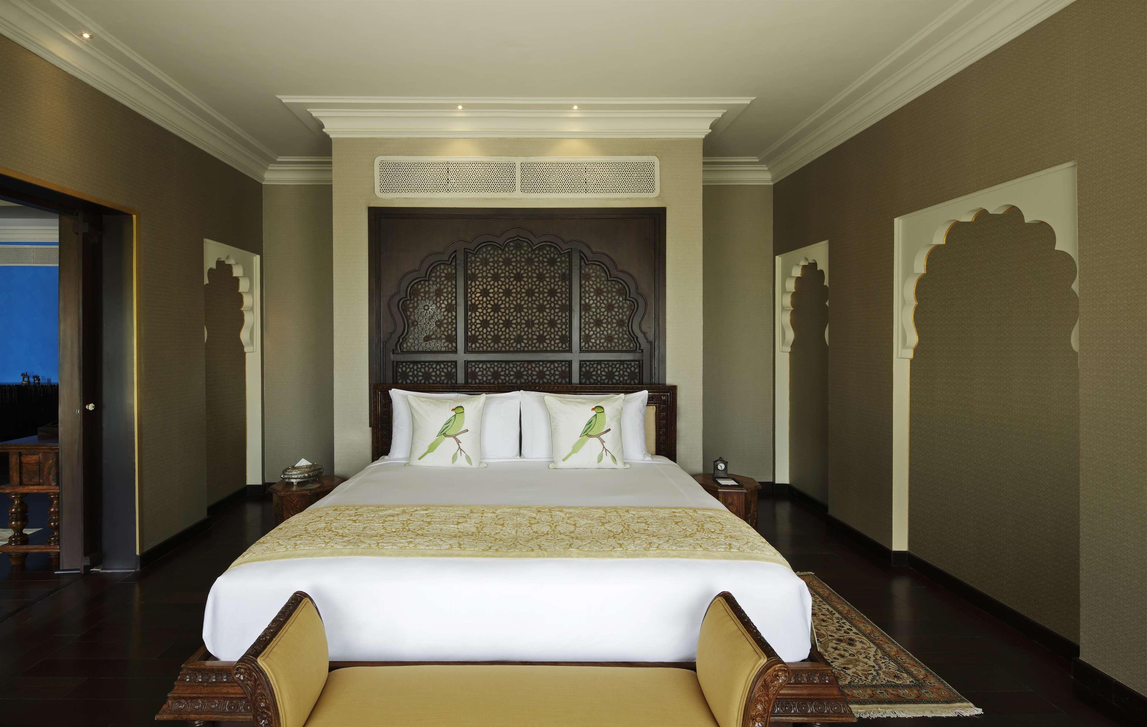 페어몬트 자이푸르 호텔 객실 사진 A bedroom at the Taj Mahal Palace