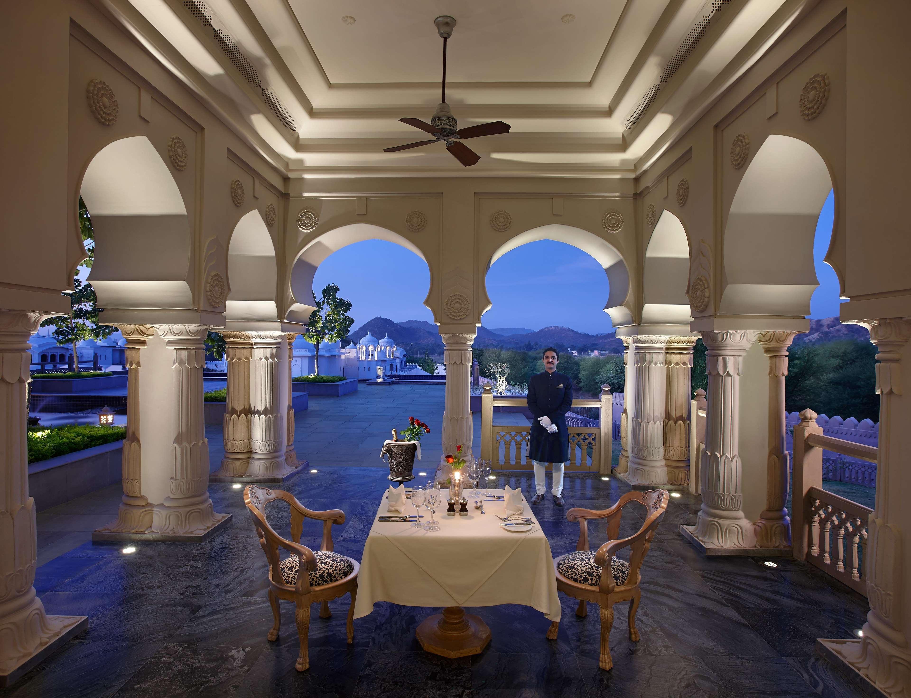 페어몬트 자이푸르 호텔 외부 사진 The Oberoi Udaivilas Palace